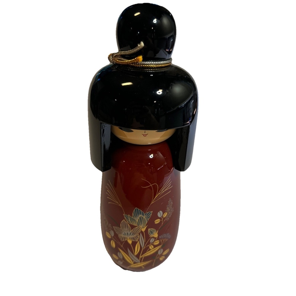 Yanagiyama Urushi-Kokeshi Hanakanzashi doll in red featuring a lacquered finish.
